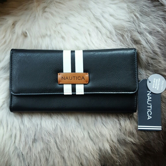 NAUTICA RFID Wallet - Picture 1 of 4